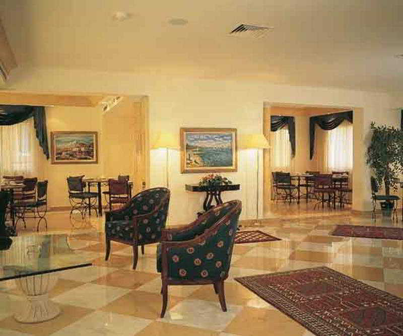 ביירות Rawche Universal Apartments מראה חיצוני תמונה